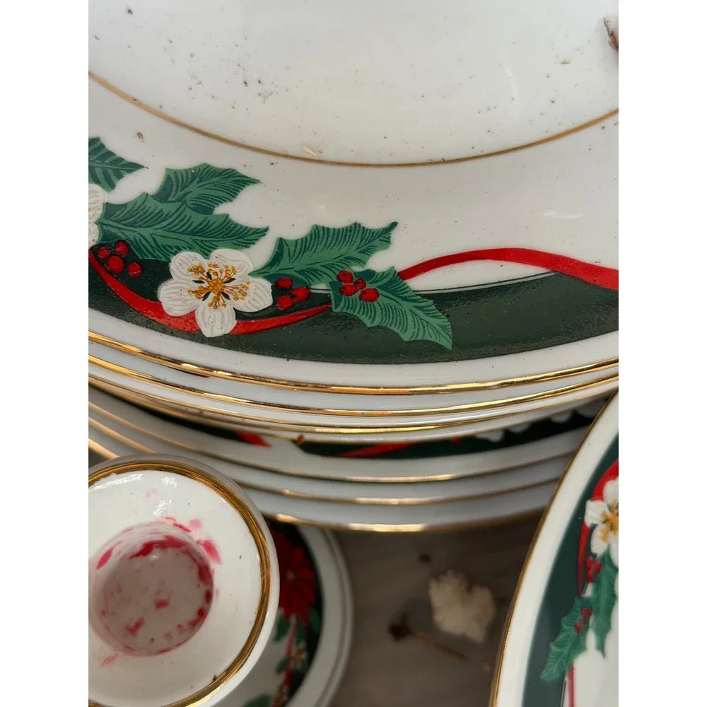 Tienshan Fine China Christmas Poinsettia Dinnerware Set Holiday Gold Rim 16pc‎